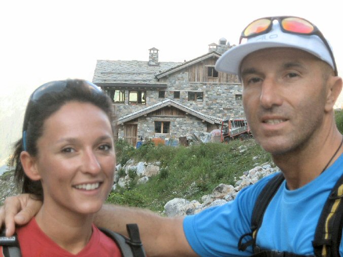Aiguille de la Vanoise (6).jpg - Petite pause devant un beau chalet-resto